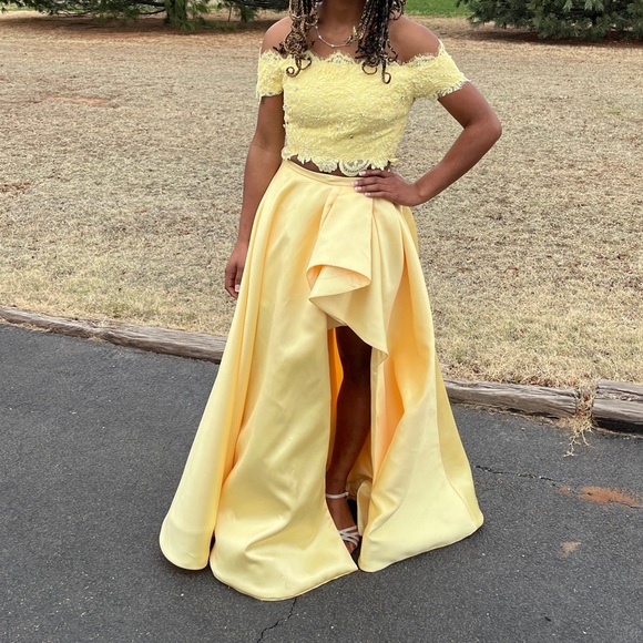 Yellow two- piece prom dress. Size - 00, Price - $180. I am willing to negotiate - Picture 4 of 4